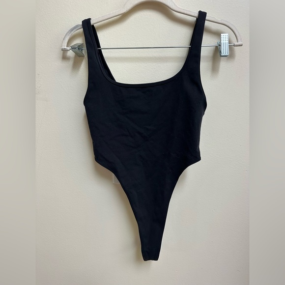 Alo Black Sleeveless Bodysuit - Picture 2 of 8